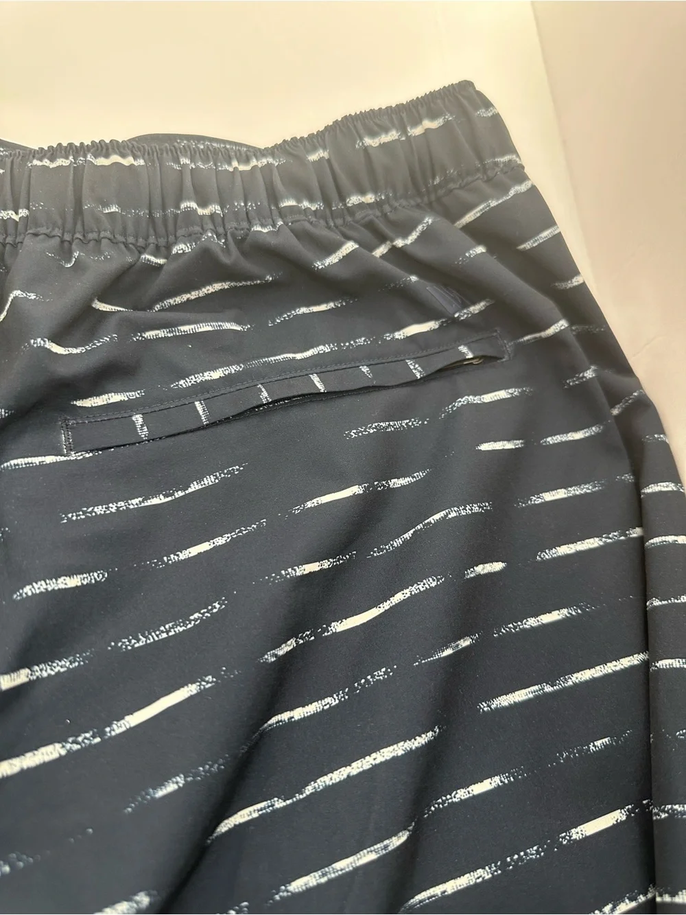 NWT VRST Men’s 5” Resort Short Navy/Sand Washed Stripe - Size M